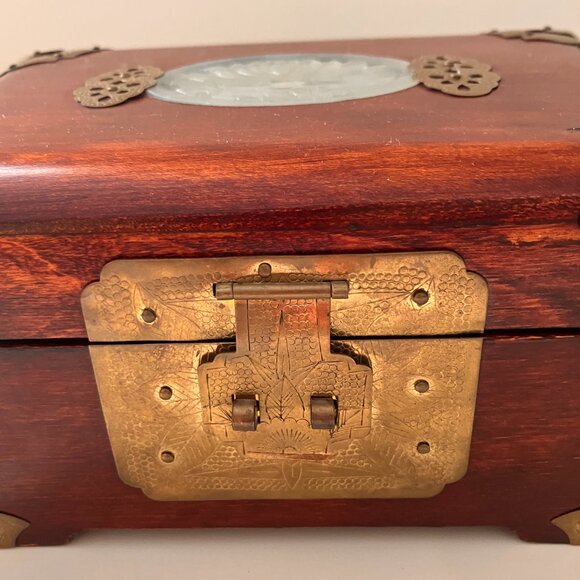 Vintage Chinoiserie Rosewood Jewelry Box with Jade Insert - Picture 5 of 11